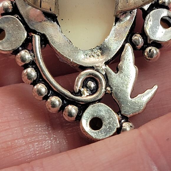 Vintage Carved Face Ring with Peridot Accents, Silver Jewelry - Picture 8 of 10